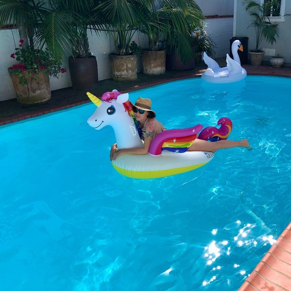 Meet your Posher, Pamela - Picture 1 of 1